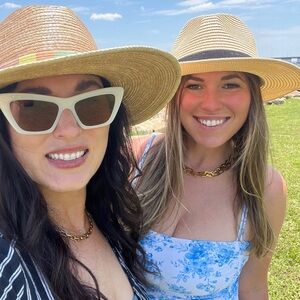 Meet your Posher, Elise